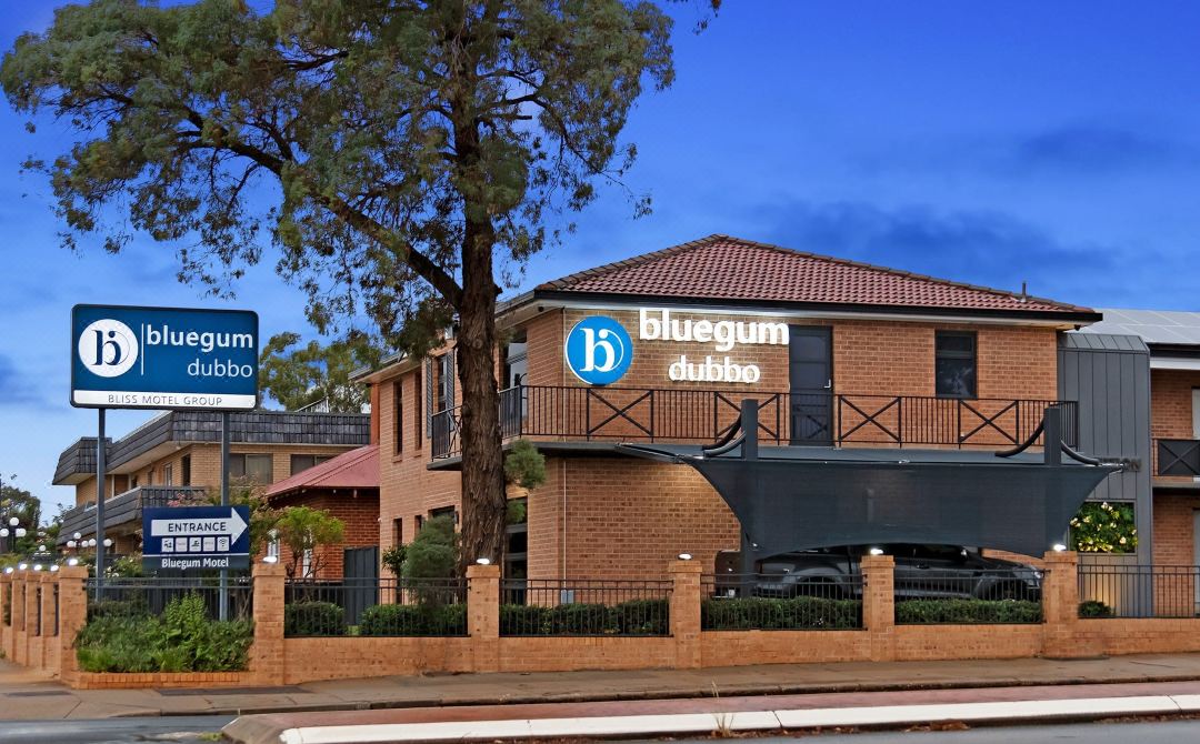 Bluegum Dubbo by Travellers = 旅行者藍桉樹達博