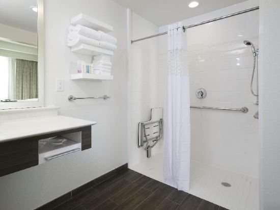 Hampton Inn & Suites by Hilton Phoenix East Mesa - Tap to explore photos