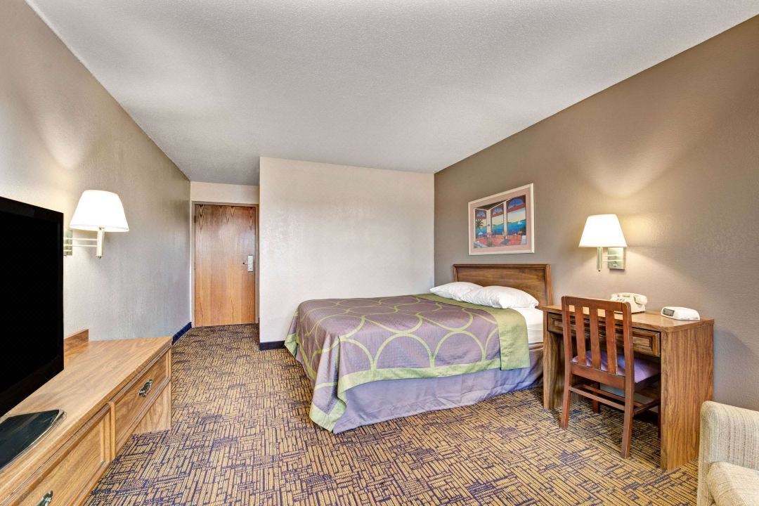 Super 8 by Wyndham Indianapolis/Emerson Ave