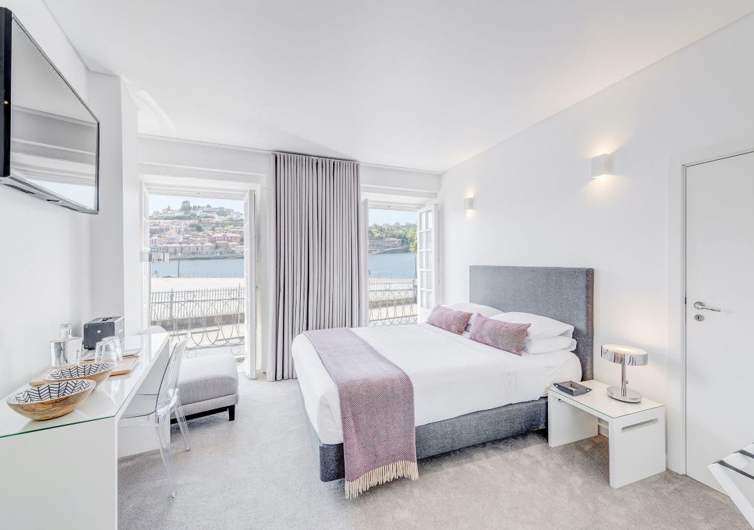 Miragaia Riverside Suites.