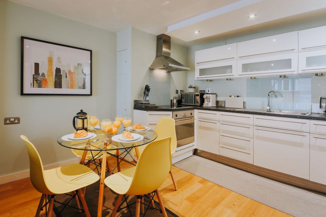 The Garden Apartment - Parking, Netflix , Wi-Fi & Beaches