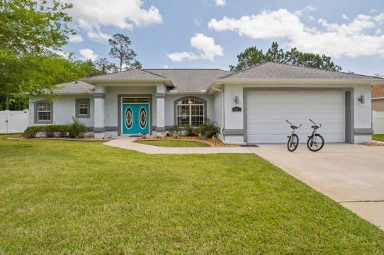 Villa Las Palmas Beautiful Fenced-in Pool Home with Spa- Sleeps 8