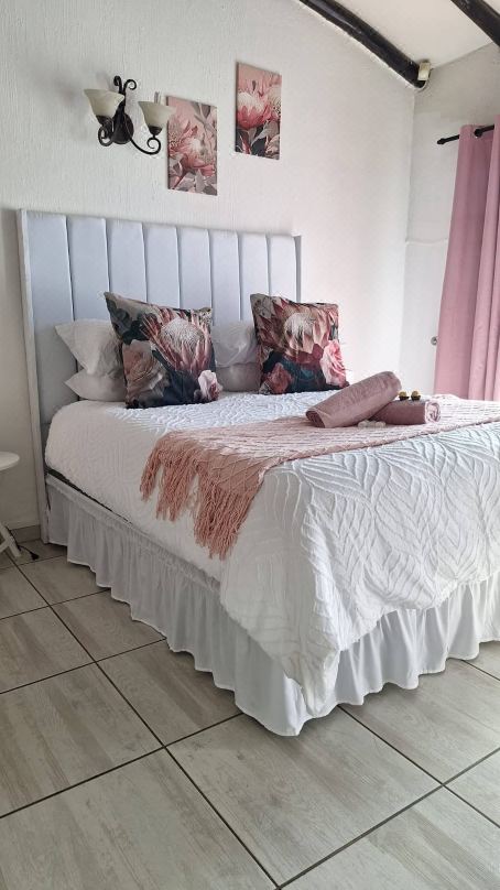 Room-cozy Guest Room With Private Facili