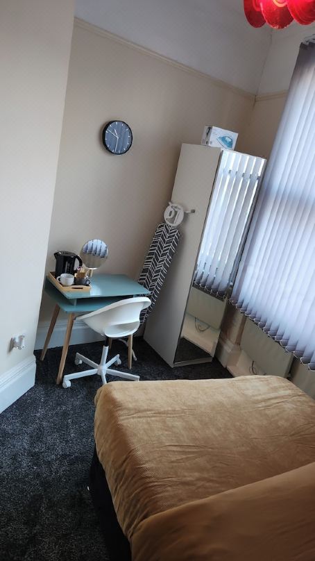 Wolverhampton City Centre - 1-bed Flat - Sleeps 3