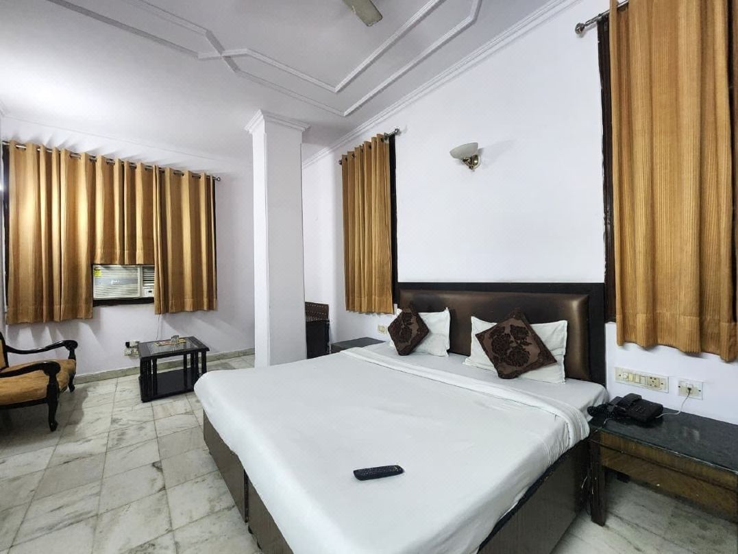 Hotel Grand Central Near Karolbagh metro