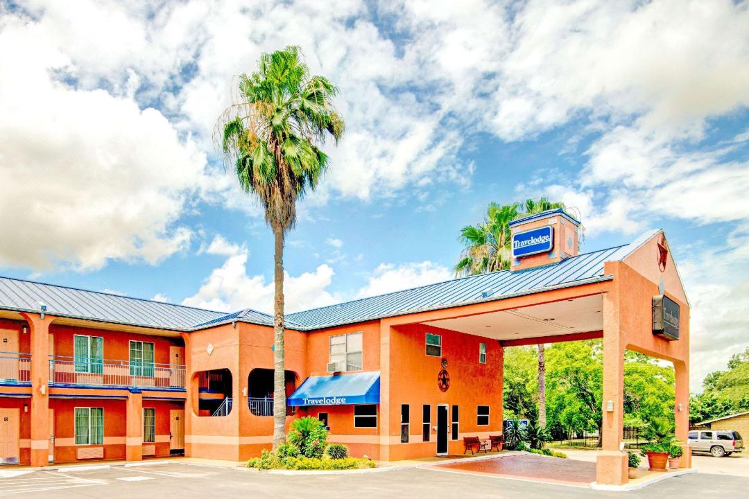 Econo Lodge Inn & Suites Near Lackland AFB