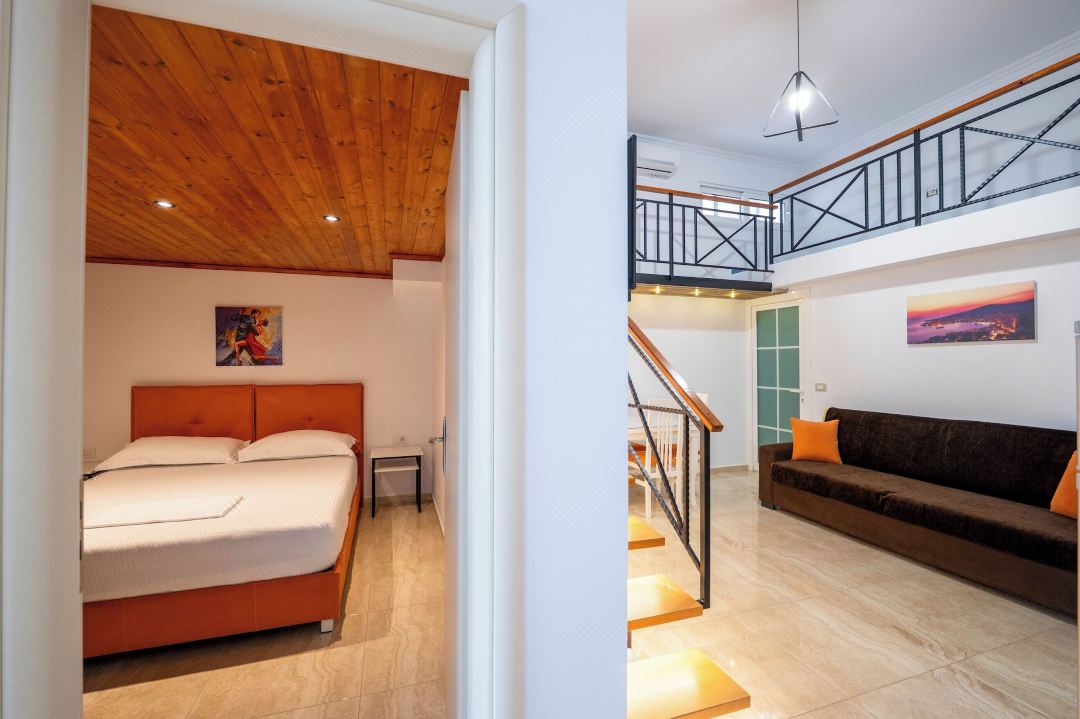 Crown Deluxe Apartments