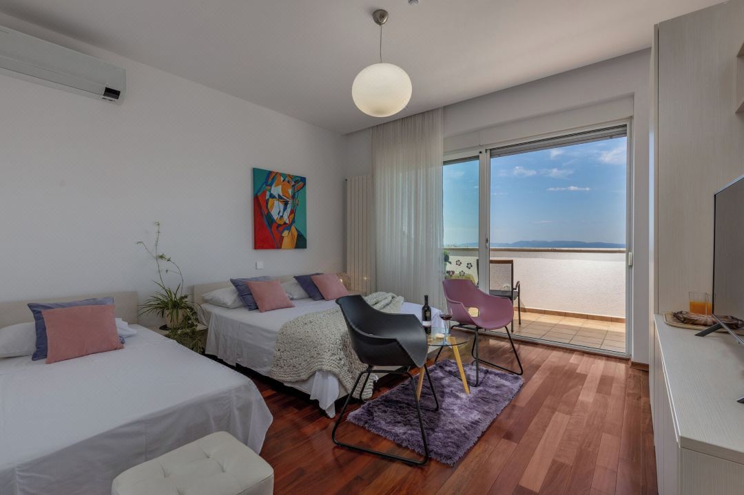 Terra Magica Deluxe Apartment or Room with Private Parking, Terrace and Sea View
