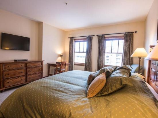 Lodge at Mountaineer Square - Tap to explore photos