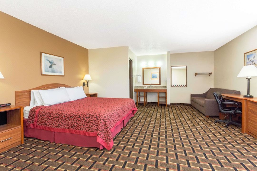 Days Inn by Wyndham Paxton