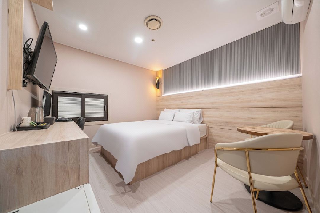 Hwajeong Jun Hotel