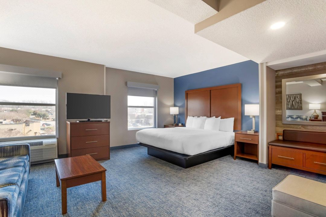 Comfort Suites Near Birkdale Village- Huntersville