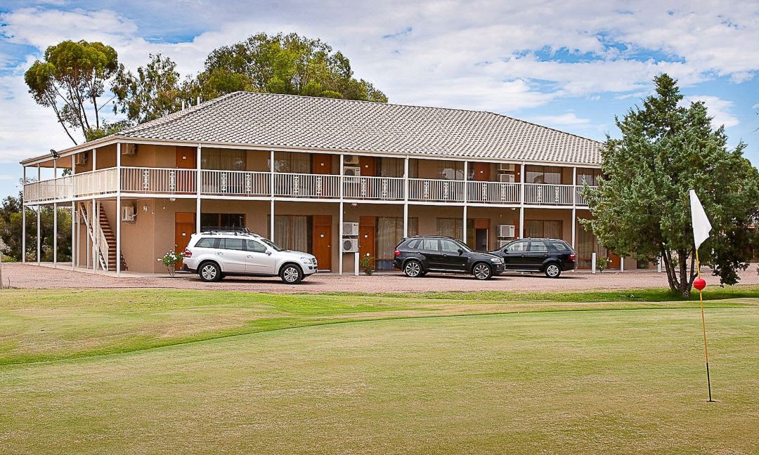 Standpipe Golf Motor Inn