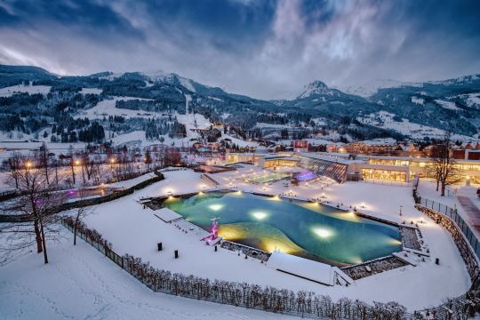 Hotel Norica - Thermenhotels Gastein Mit Dem Bademantel Direkt in Die Therme
