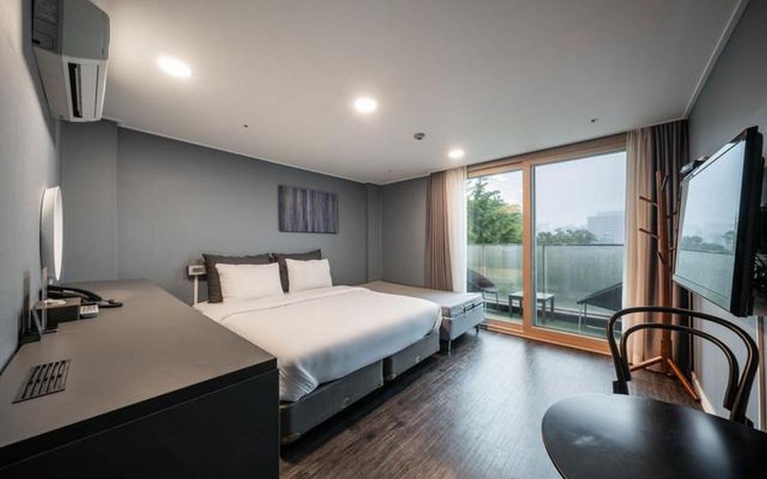Myeongdong Young Inn Hotel