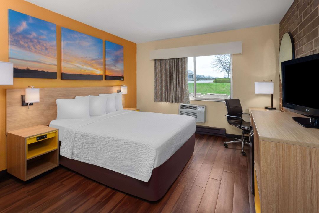 Days Inn by Wyndham Rockford I-90 Casino District