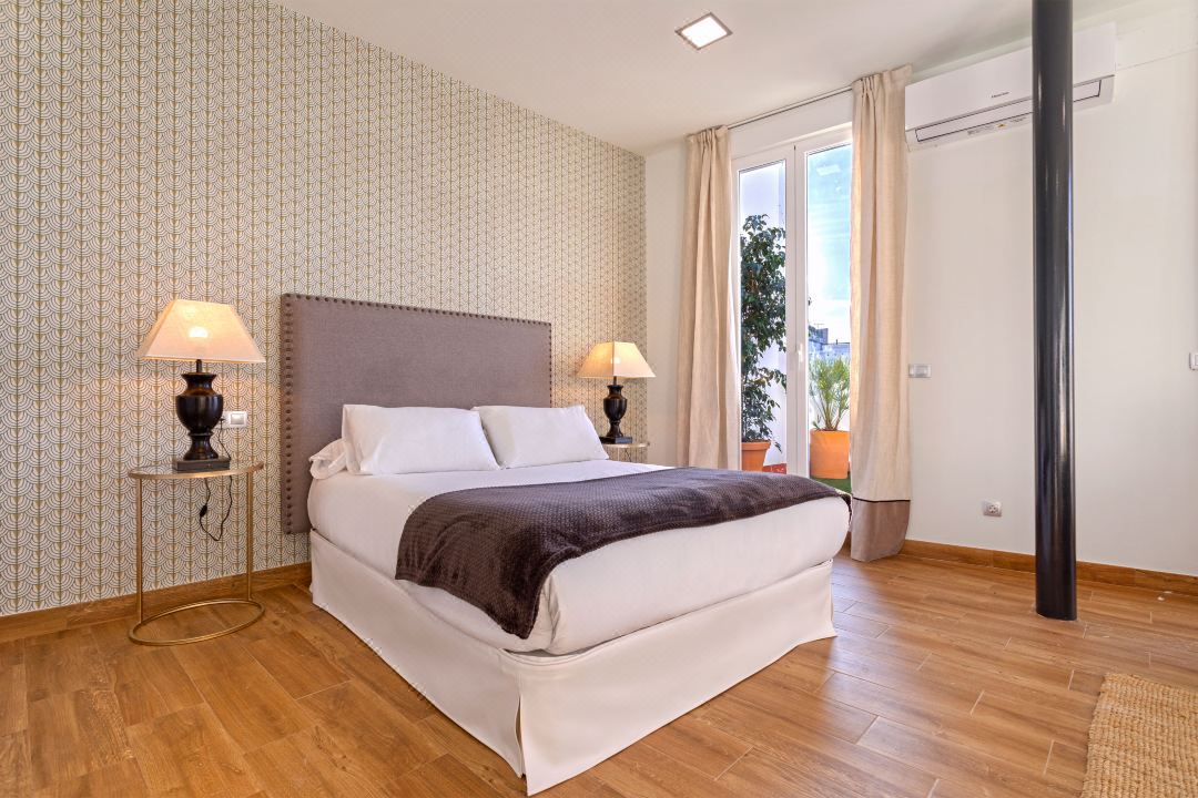 Design penthouse with private terrace and views. Recaredo XII