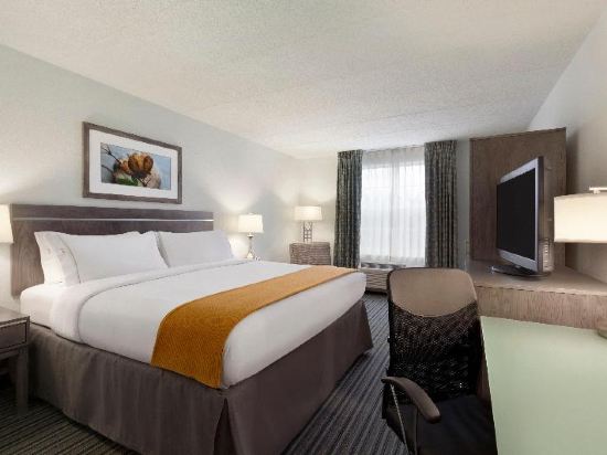 Holiday Inn Express Williamsburg North, an Ihg Hotel - Tap to explore photos
