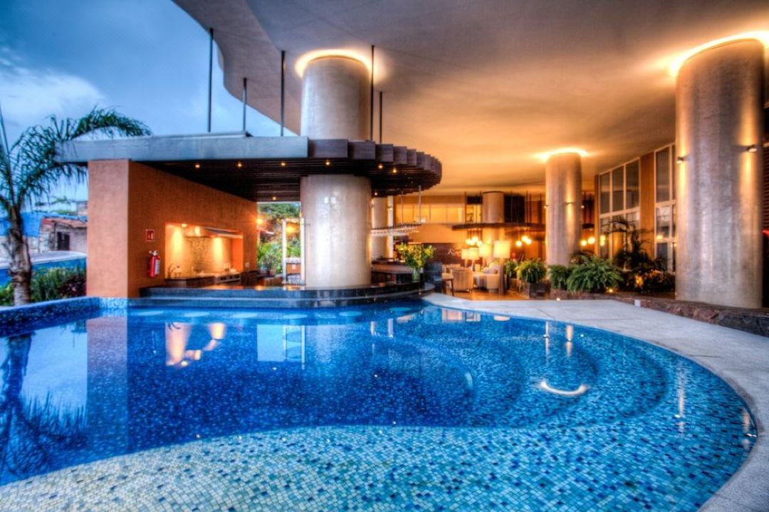 Pinnacle Resorts 180