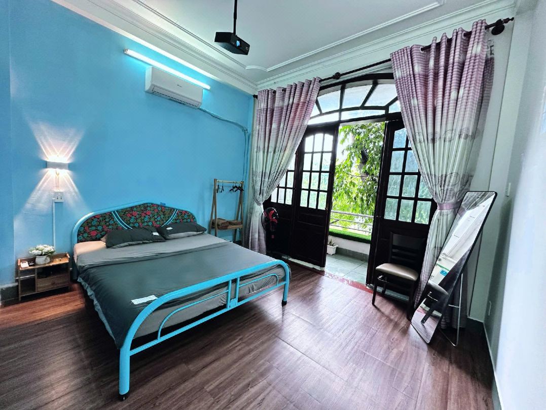 Gem's House 1- Balcony with Riverside View