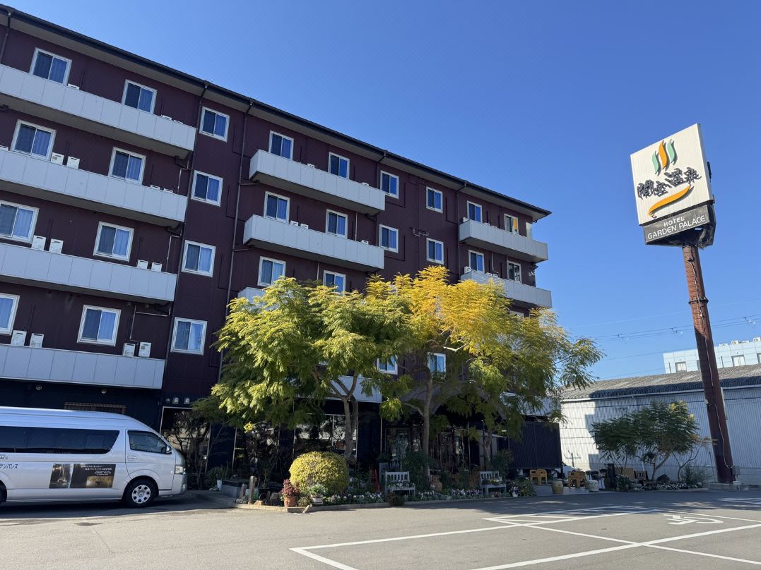 โรงแรมการ์เดน พาเลซ แอนด์ คันไซ แอร์พอร์ท สปา