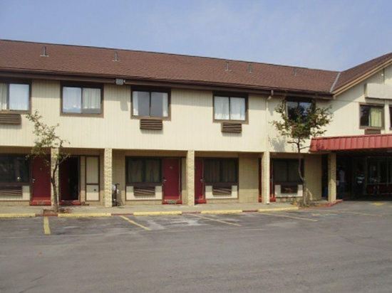 Rodeway Inn - Tap to explore photos