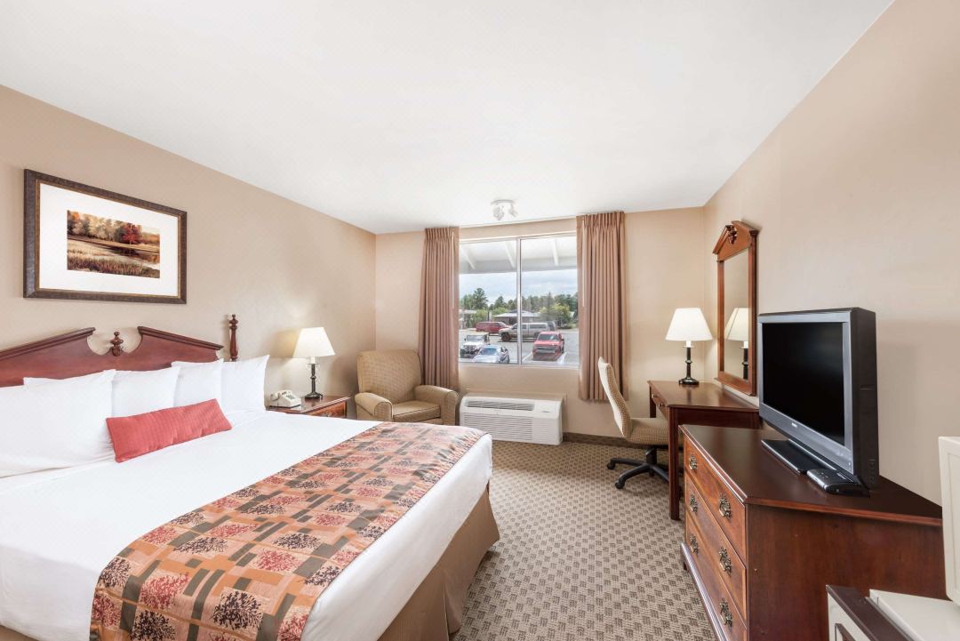 Days Inn by Wyndham Show Low