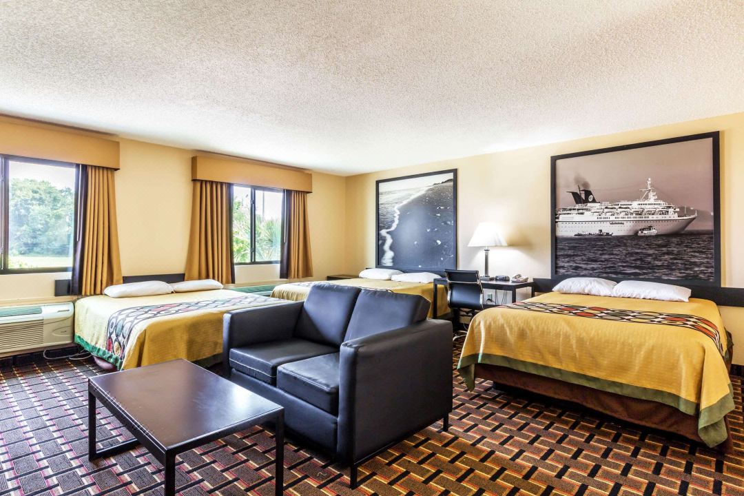 Super 8 by Wyndham League City/Kemah Area