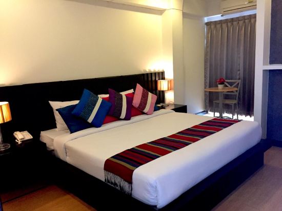 Charoenchit House - Tap to explore photos