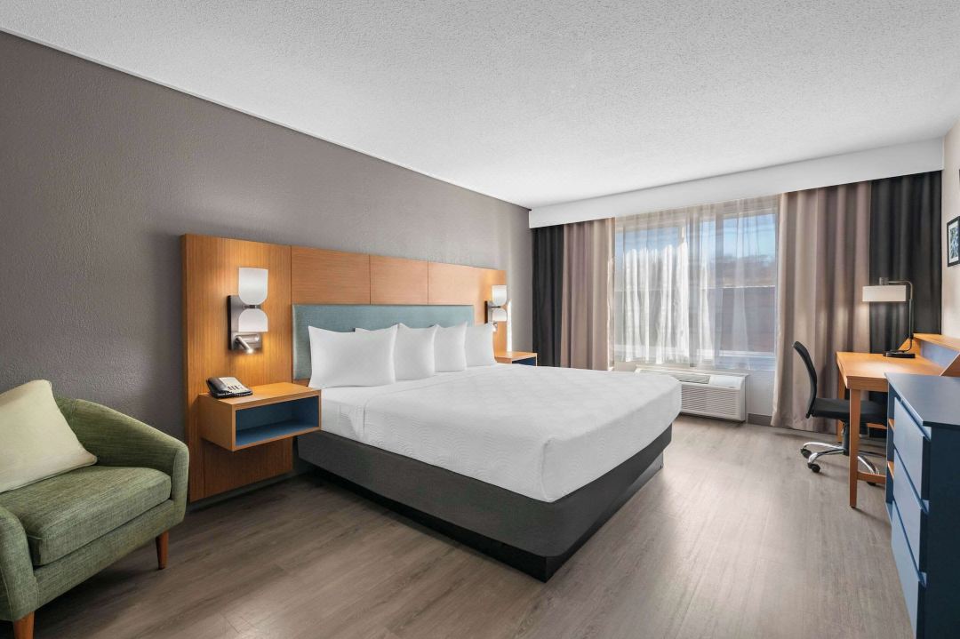 Country Inn & Suites by Radisson, Coon Rapids, MN