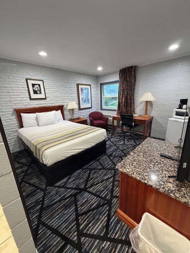Indian Hills Inn & RV Park