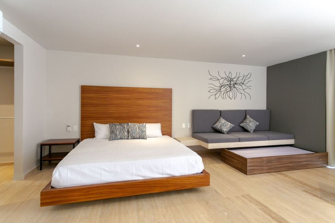 Kaab by the Beach. Condo with Roofpool