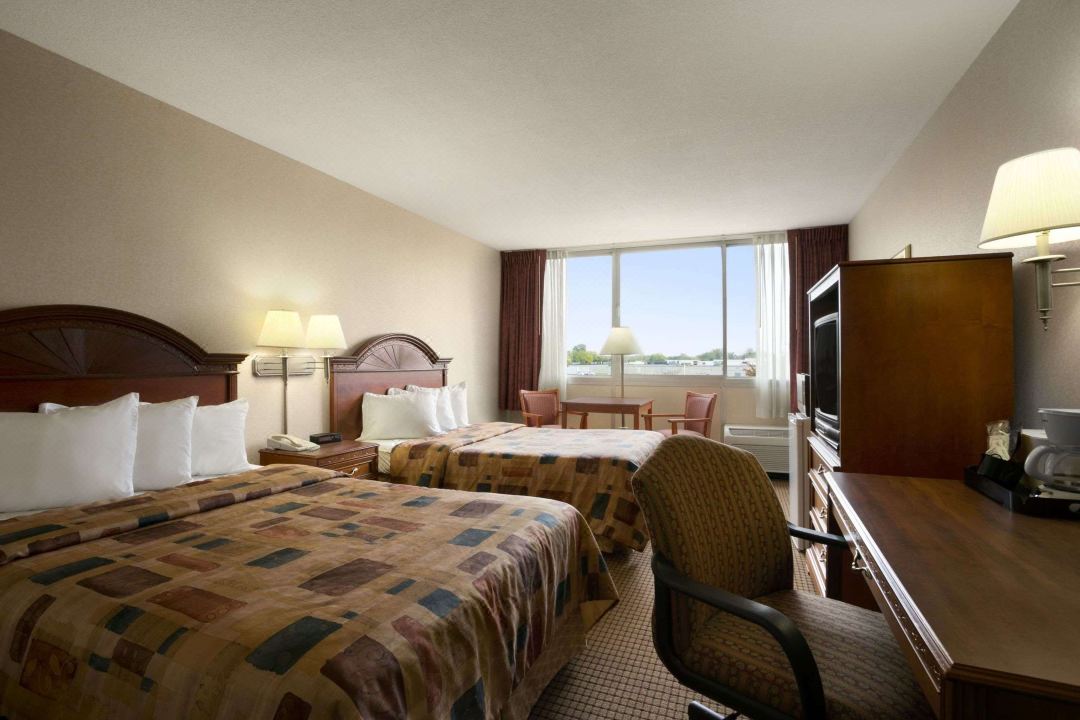 Days Inn by Wyndham Sidney Oh