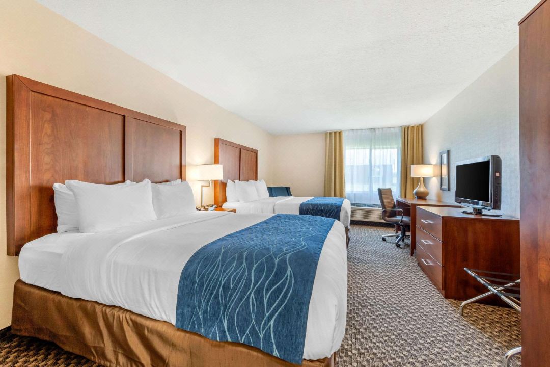 Comfort Inn & Suites Near Route 66