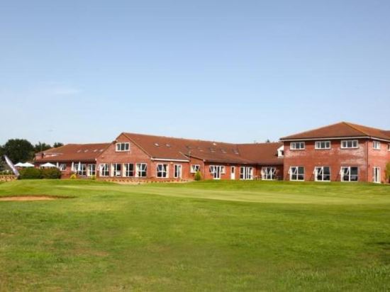 Wensum Valley Hotel Golf & Country Club - Tap to explore photos