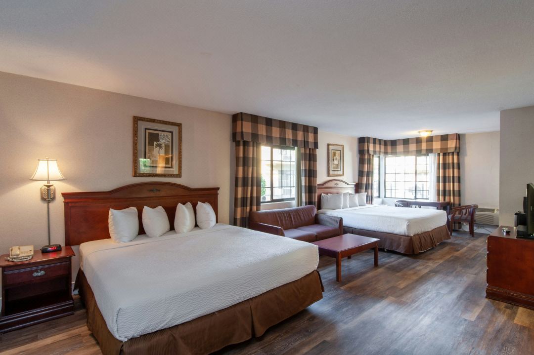Studio City Court Yard Hotel