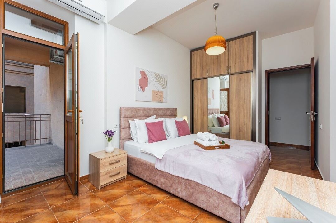 Apart-Hotel on King Pap STR. 4/6