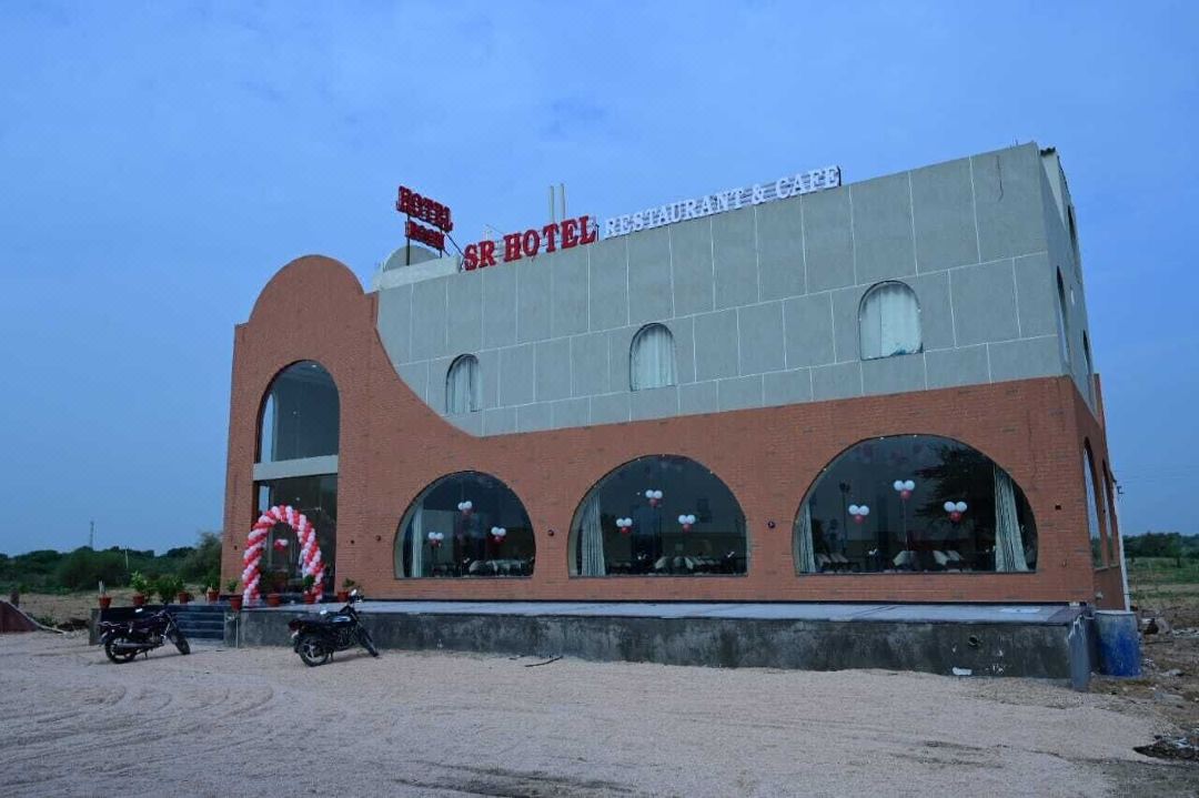 SR Hotel Restaurant & Cafe