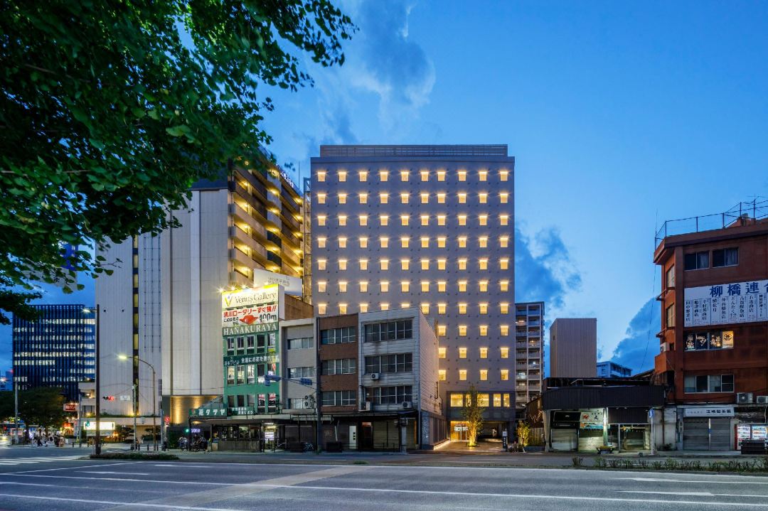 Cross Life Hakata Yanagibashi