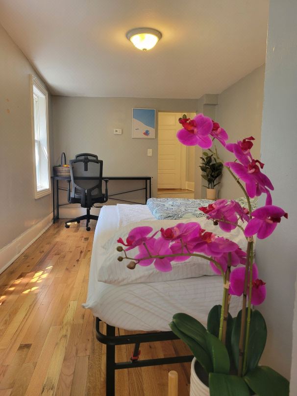 Entire House 1BD King Bed near Downtown