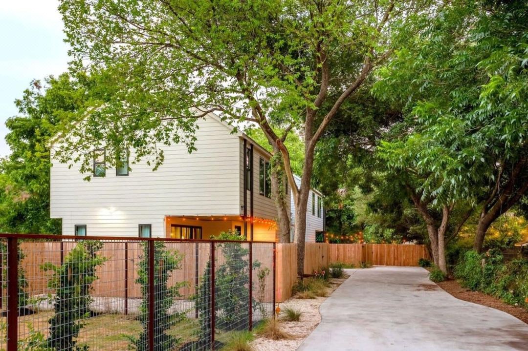 Stylish Clubhouse Retreat w Hot Tub Near Downtown