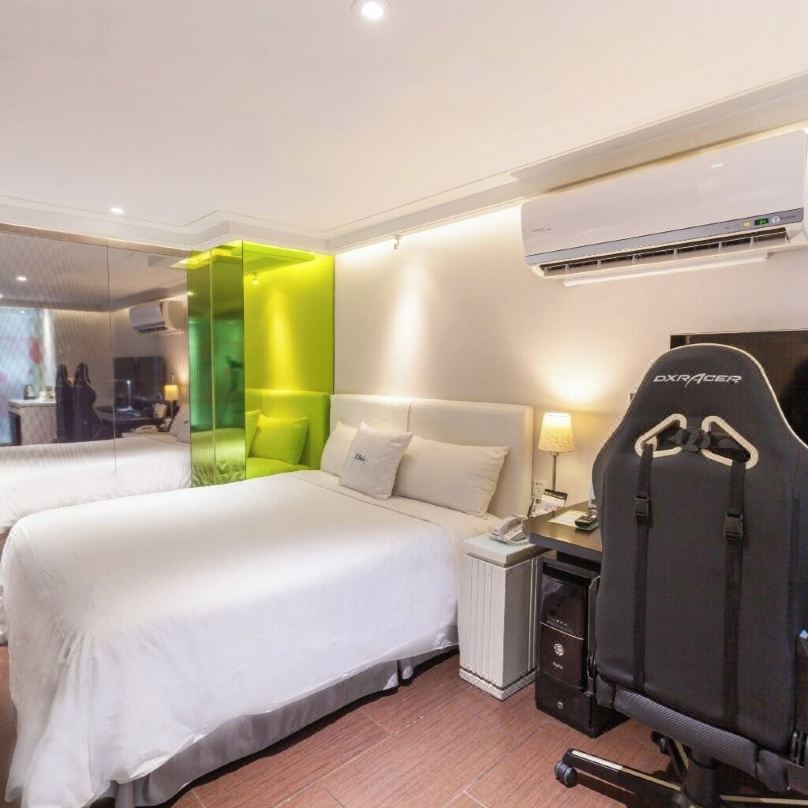 I Hotel