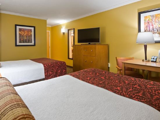 Best Western Plus Windjammer Inn & Conference Center - Tap to explore photos