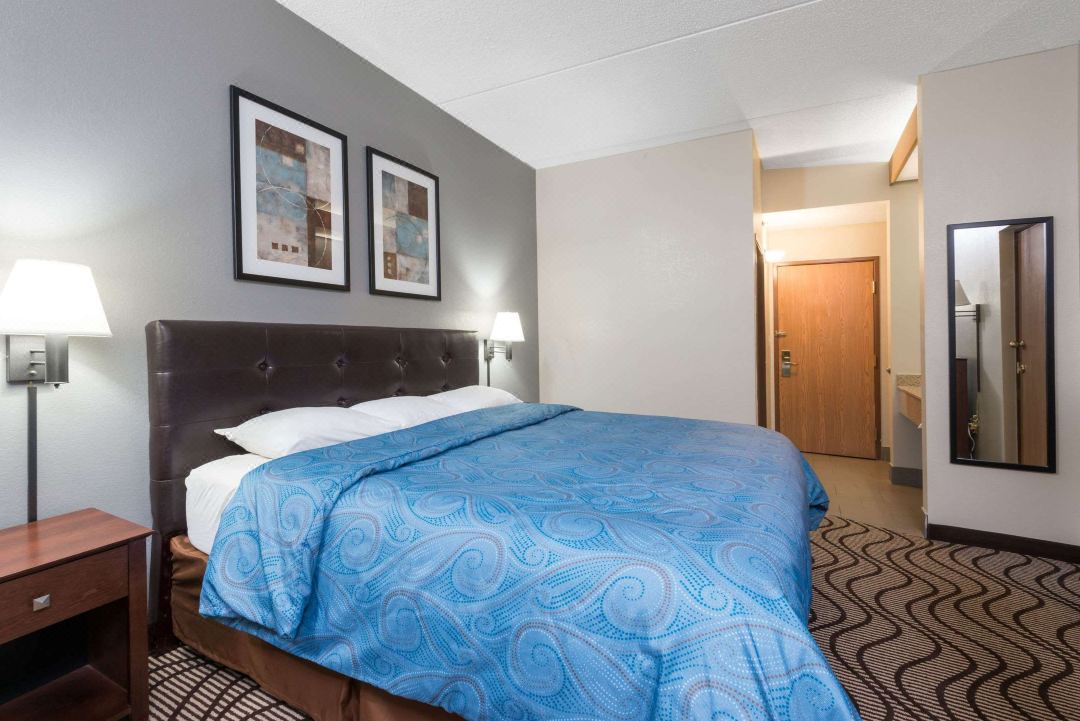 Super 8 by Wyndham Mars/Cranberry/Pittsburgh Area