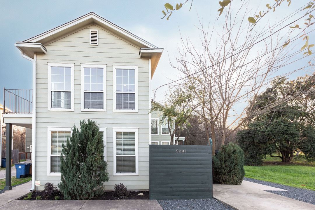 Upstay - Spacious 2-Home Duplex for Group of 17