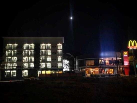Sleep Mai Airport Lifestyle Hotel - Tap to explore photos