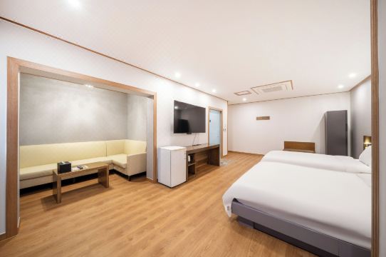 The 7 Business Hotel