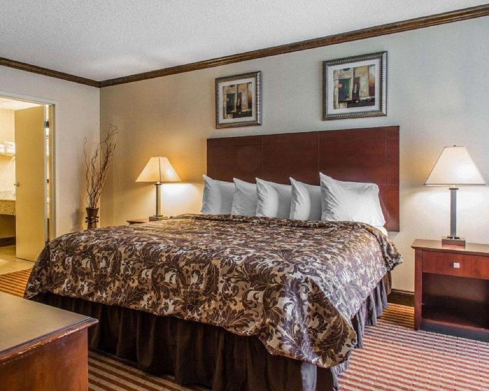 Rodeway Inn & Suites