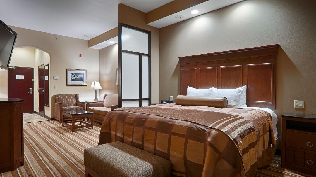 Best Western Premier KC Speedway Inn  Suites