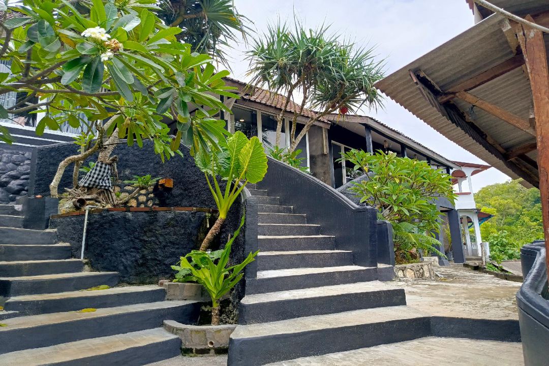 Karlie Inn